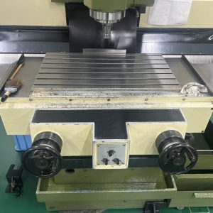 Máy phay MAKINO MS40